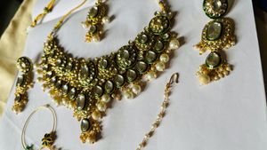 Exquisite Kundan Pearl Necklace Set