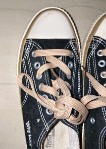 Stylish Black High-Top Sneakers - Classic Canvas D