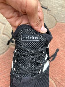 Unisex Adidas Black &amp; White Sports Shoes