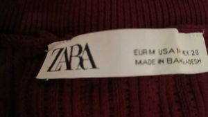 ZARA. Burgundy die-cut Ts top