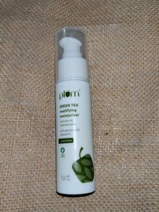 Plum Green Tea Mattifying Moisturizer