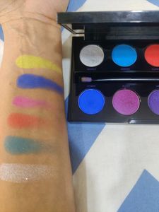 URBAN DECAY Eye Shadow Pallet In Shade 'ELECTRIC'