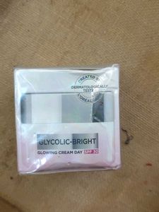 L'Oreal Paris Glycolic-Bright Glowing Cream