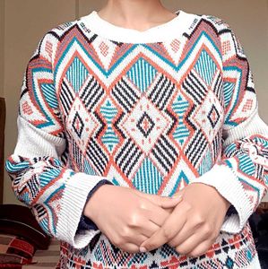 white 🤍 pullover sweater of urbanic