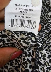 Chic Leopard Print Long Sleeve Top