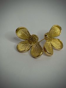 Gold Tone Flower Stud Earrings❤️