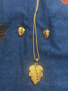 Leaf Pendant Necklace &amp; Earrings combo ✨🫶🏻
