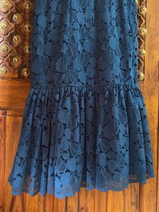 Styli Elegant Navy Lace bodycon Midi Dress