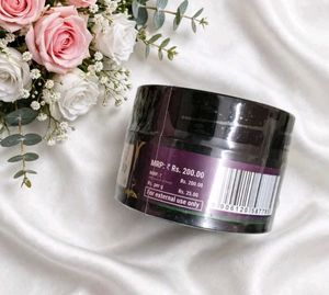 Pack of 6 💖 Pilgrim Red Vine Face Cream with Vita