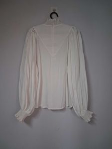 White balloon sleeves top