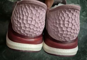 Brand New Women Sport Shoes In Size 7
