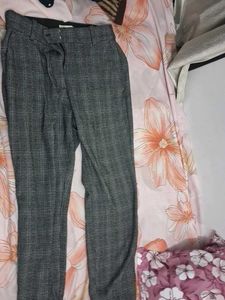 💥Price drop💥 H&amp;M Gray Patterned Trousers