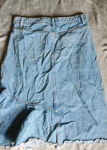 8286. Light Wash Denim Button-Front Skirt