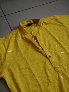 Elegant Yellow Kurta with Chikankari Embroidery