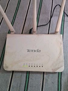Tenda WiFi Router pick up 1