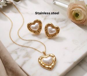 Heart Pearl Pendant Necklace & Earrings Set