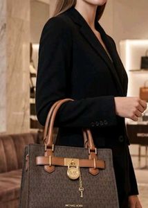Micheal kors slingbags