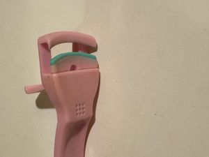 Pink Eyelash Curler