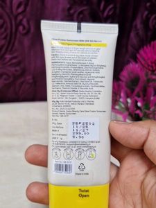 Swiss Beauty Glow Fusion Sunscreen SPF 50 PA+++