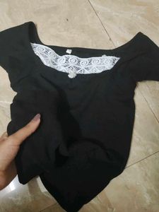 Black vintage lacy top 🤩