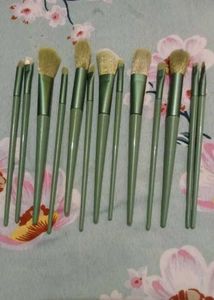 12 Makeup Brush Set