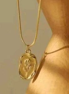 Elegant Gold Rose Pendant Necklace