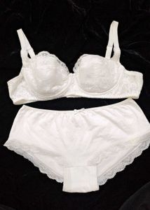 Elegant White Lace Bra with brief 👍