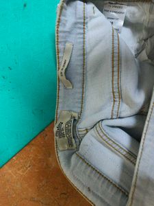 Light Wash Distressed Cropped Jeans