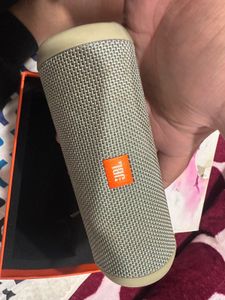 JBL Flip 3 Bluetooth Speaker!! dont bargain much