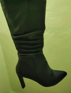 Chic Black Heeled Boots