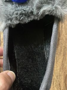 Women Sandel Fur Soft Material International Made In China 240 Size