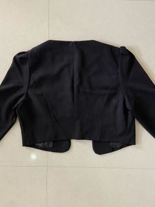 Chic Black Cropped Blazer