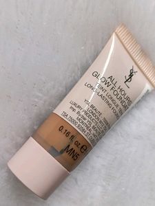 ves Saint Laurent Foundation - All Hours Glow ❤️�