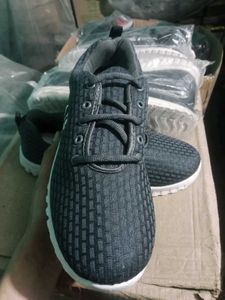 NEW NO USED SPORTS SHOES FOR MAN,