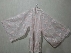 Floral lace kimono shrug