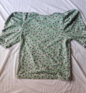 cute floral green top 🍄