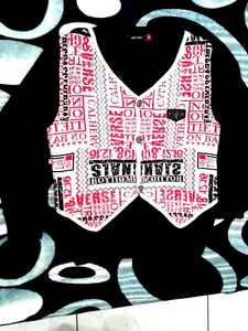 Trendy Graphic Vest Outfit