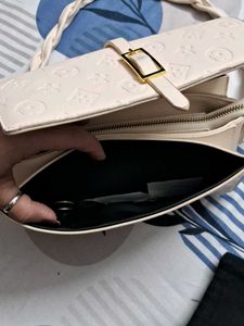 Elegant Shoulder Bag with Braided Strap