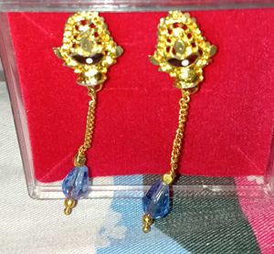Set of Elegant Golden Tone Earrings