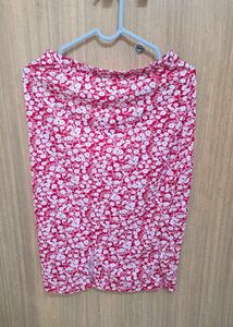 Chic Red Floral Print Mini Skirt
