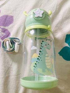 NewCute🤭Dinosaur Sipper Bottle with Strap