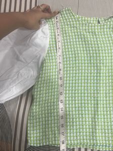 Chic Green &amp; White Checkered Puff Sleeve Top