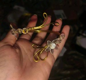 Elegant Gold Ton Crystals armcuff 🫠
