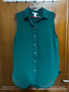 Sleeveless Collared Button-Up Blouse