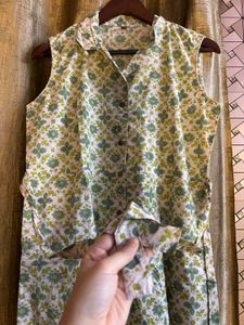 Chic Sleeveless Floral Print Midi Dress