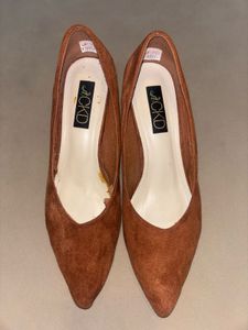 Chic Brown Suede Pointed-Toe Flats