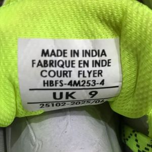 Hundred sports shoes