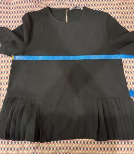 Zara - Elegant Black Pleated Hem Top