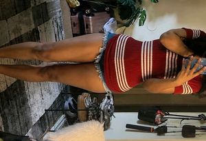 COMBO ALERT 🍒 blue shorts w striped knit top