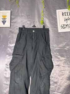 H&amp;M Stylish Black Cargo Pants